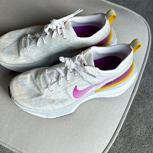 Nike Invincible Run 3 (8.5)
